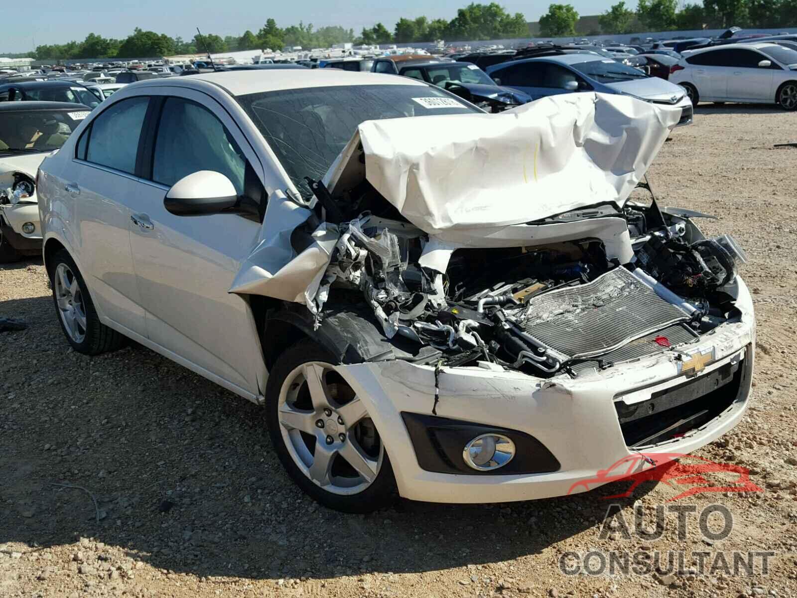 CHEVROLET SONIC 2015 - 1G1JE5SB3F4188489