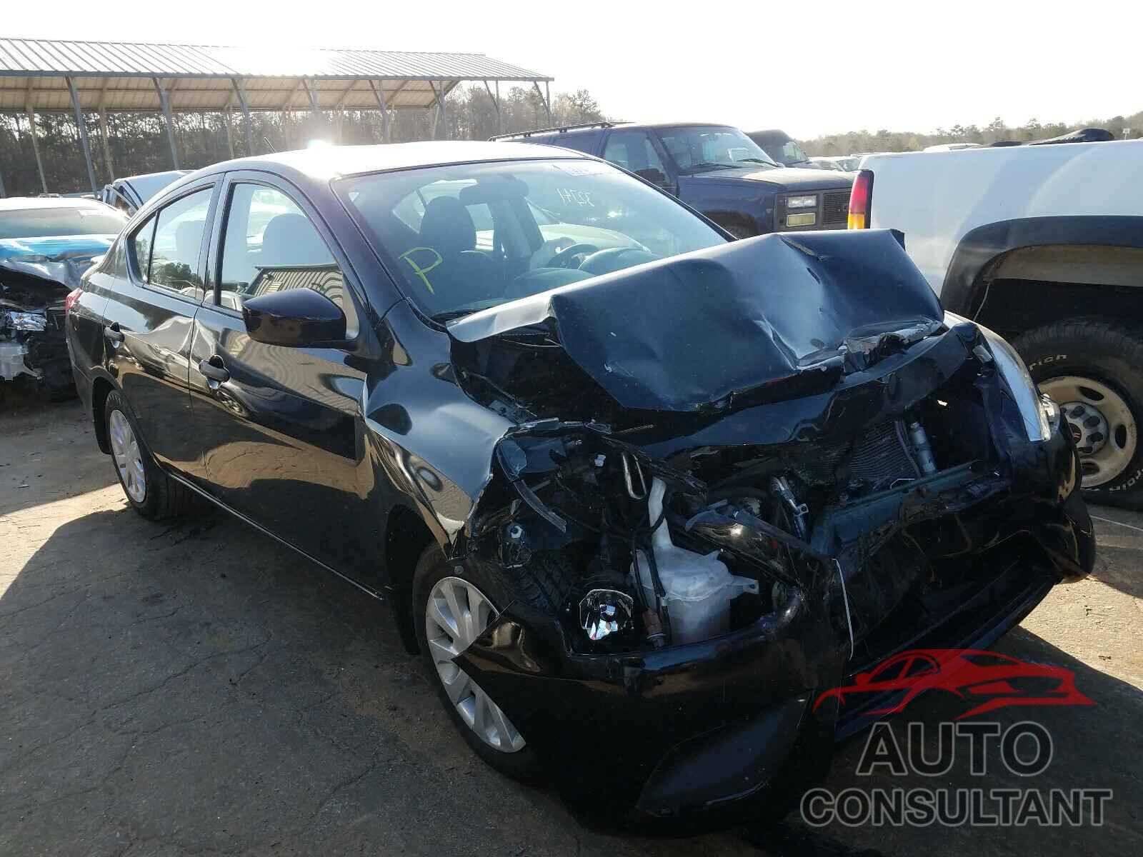 NISSAN VERSA 2018 - 3N1CN7AP5JL831956