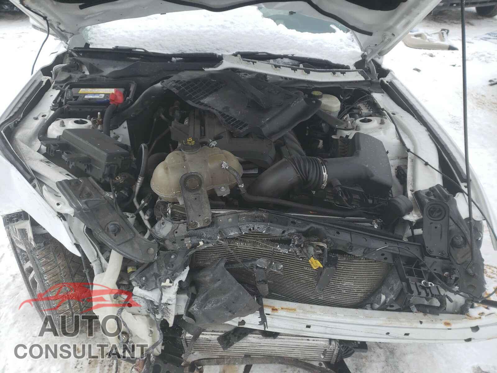 FORD MUSTANG 2016 - 1FATP8UH2G5243352