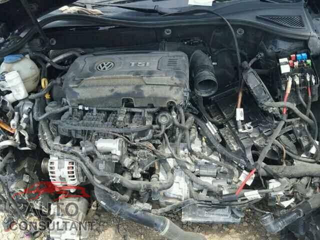 VOLKSWAGEN PASSAT 2015 - 1VWAT7A30FC044100