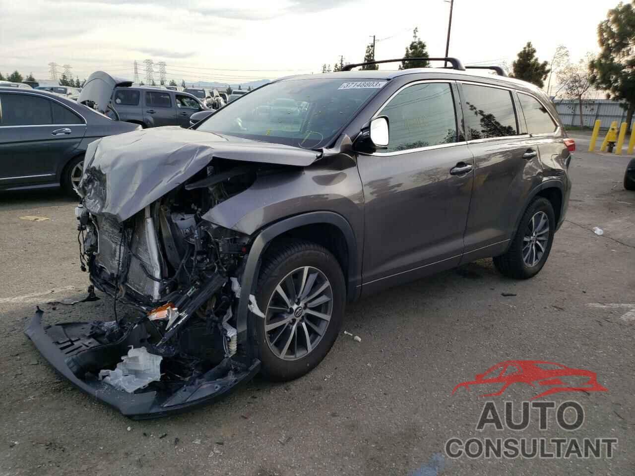 TOYOTA HIGHLANDER 2018 - 5TDKZRFH9JS549548