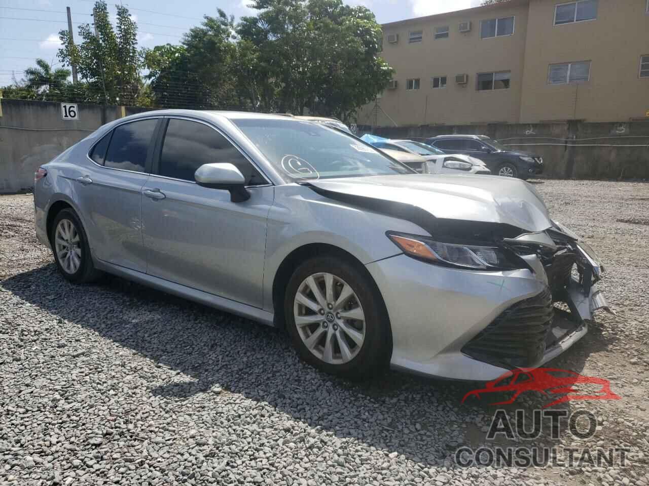 TOYOTA CAMRY 2018 - 4T1B11HK9JU584700