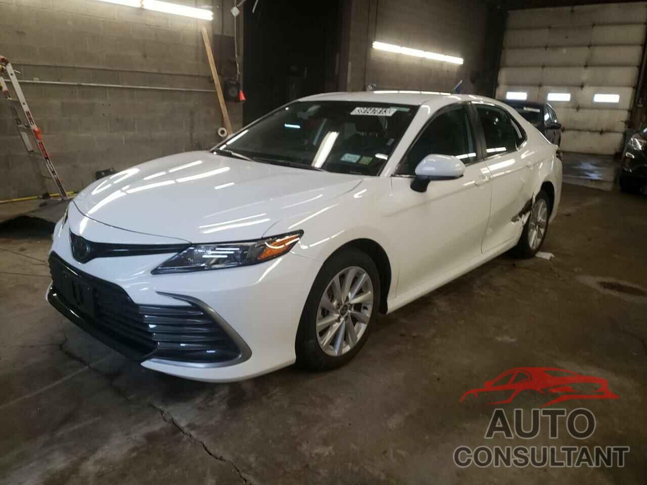 TOYOTA CAMRY 2022 - 4T1C11AK7NU689725