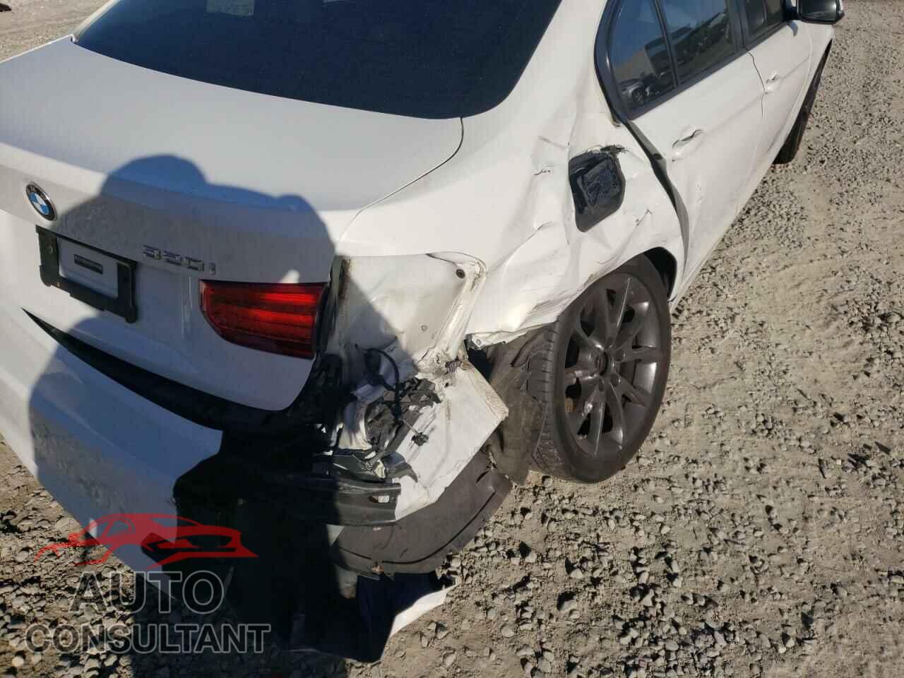 BMW 3 SERIES 2016 - WBA8E1G57GNU10820