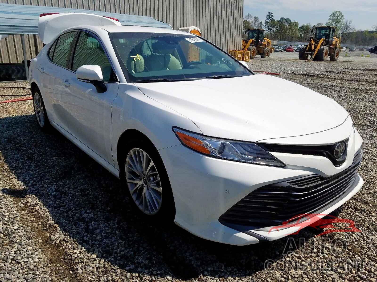TOYOTA CAMRY 2018 - 4T1B11HK9JU146288