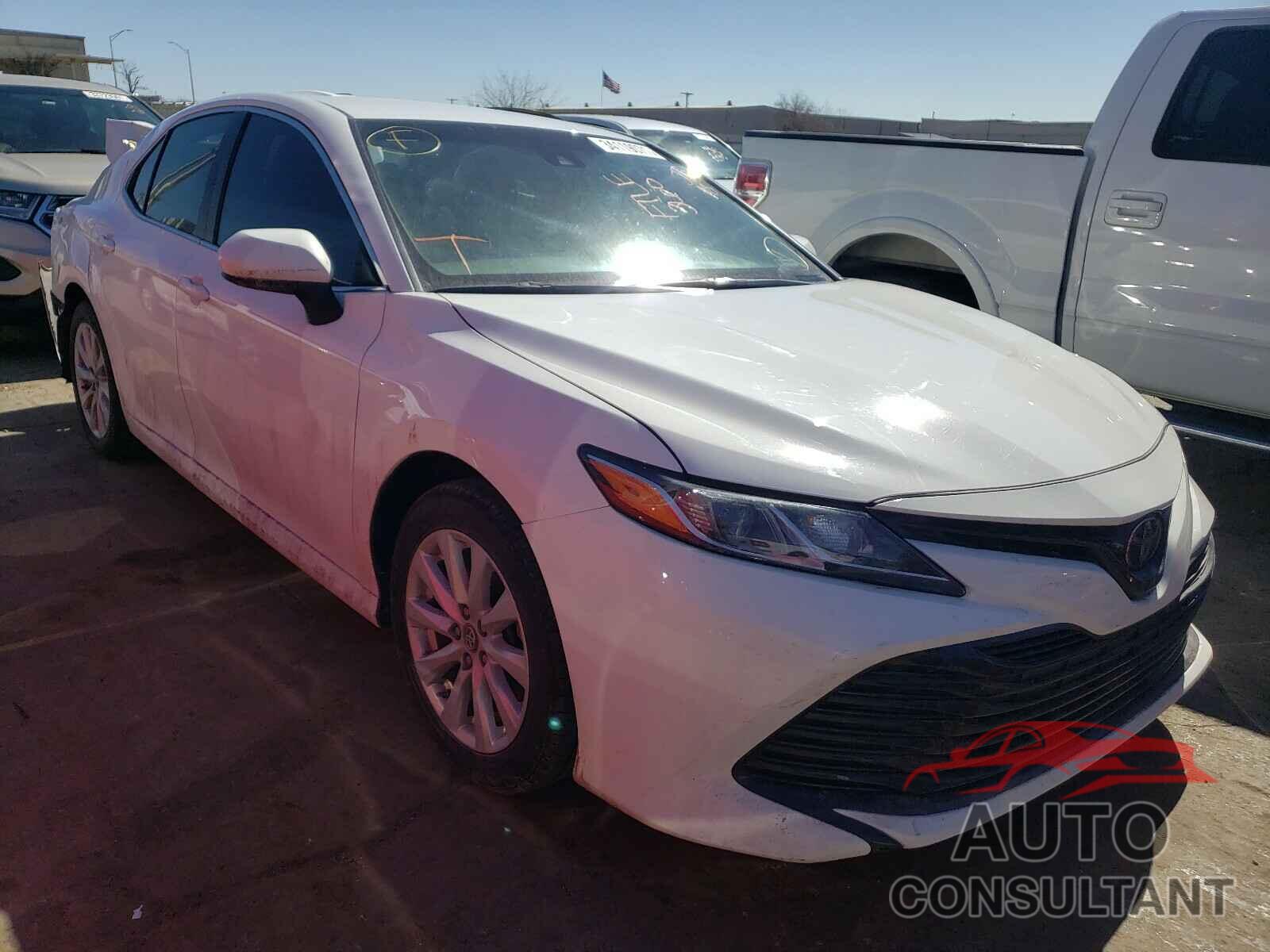 TOYOTA CAMRY 2018 - 4T1B11HK2JU671130