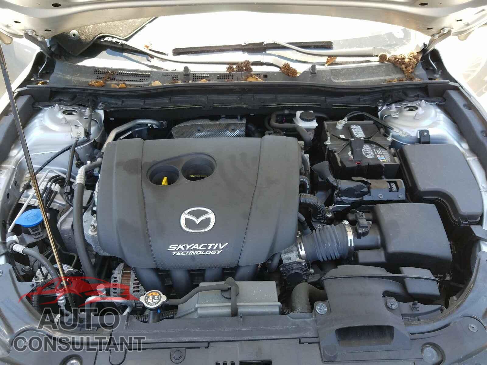 MAZDA 3 2018 - 3MZBN1V33JM201213