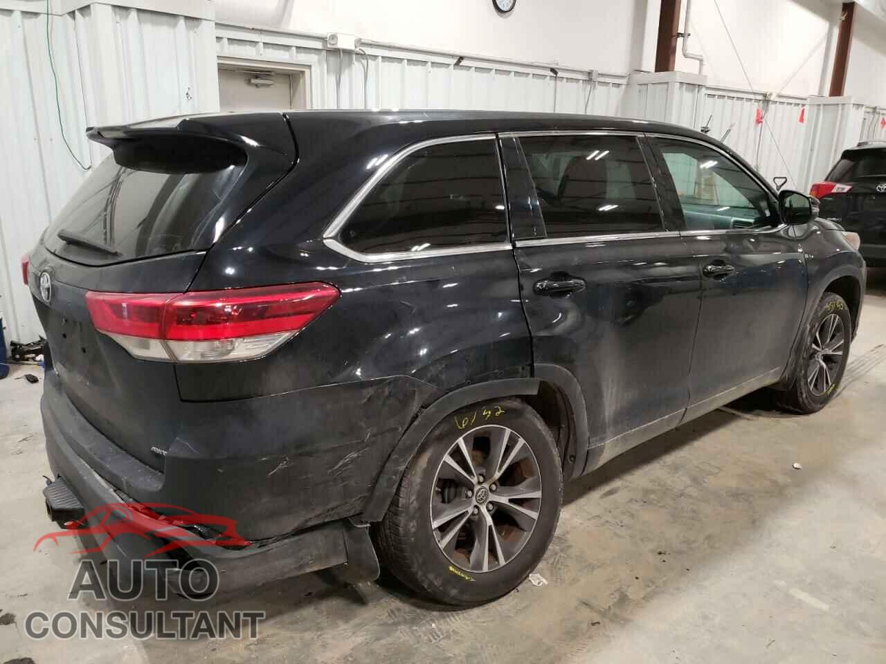 TOYOTA HIGHLANDER 2018 - 5TDBZRFH1JS861900