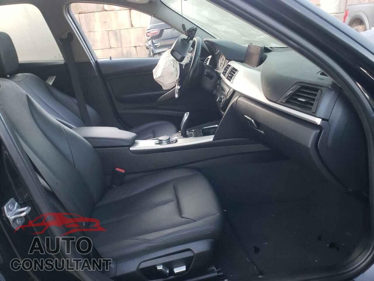 BMW 3 SERIES 2016 - WBA8E1G50GNU10870