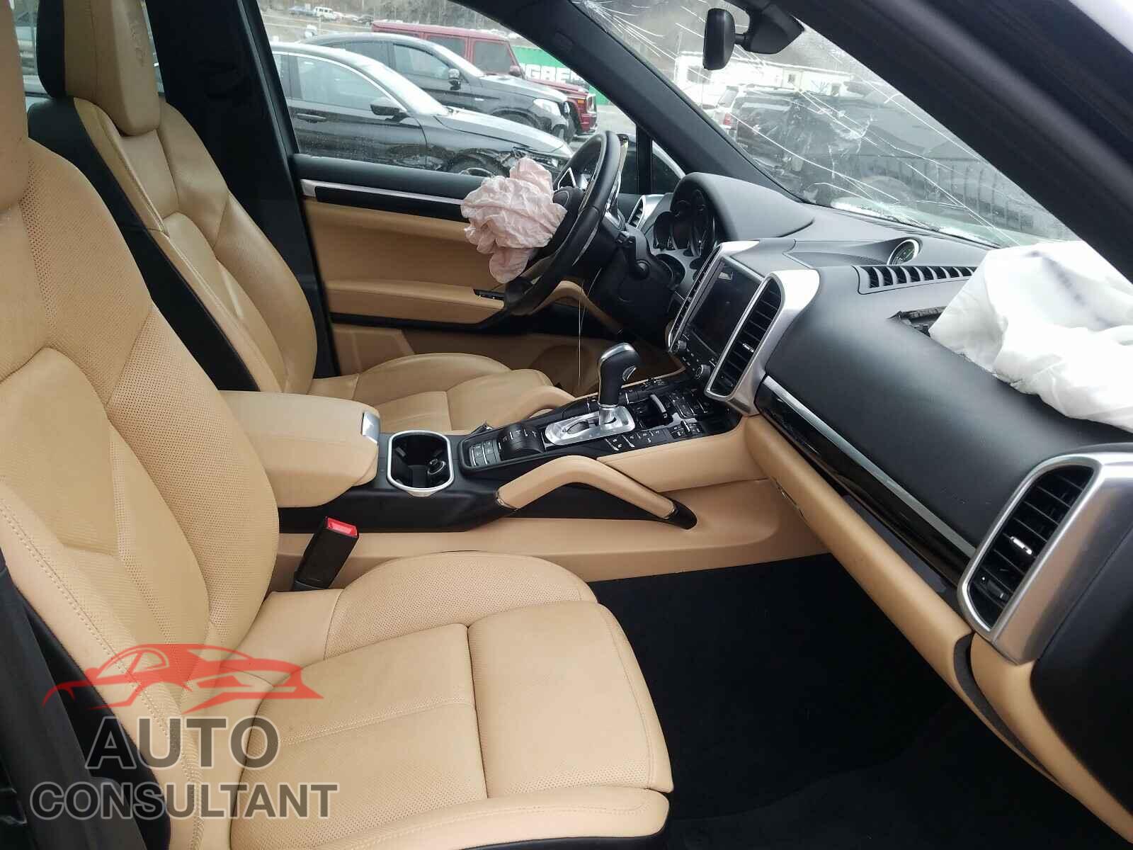 PORSCHE CAYENNE 2017 - WP1AE2A23HLA75110