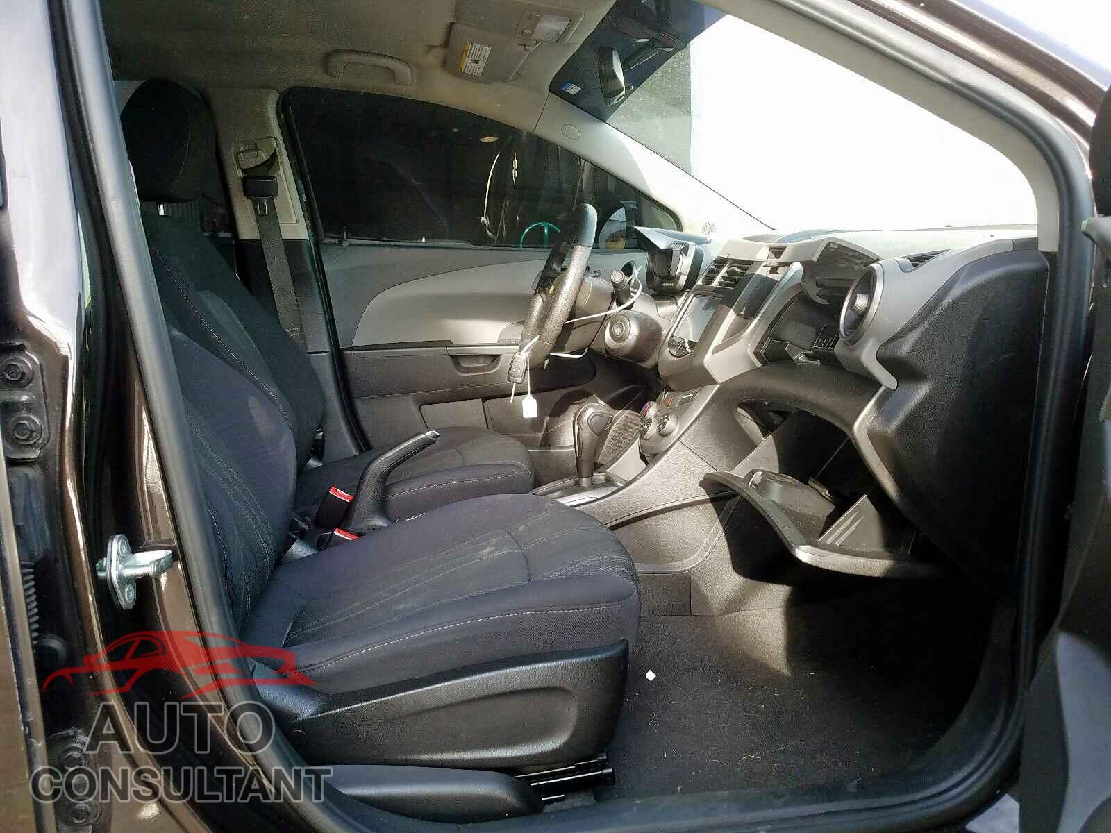 CHEVROLET SONIC 2015 - KNMAT2MV9JP615720