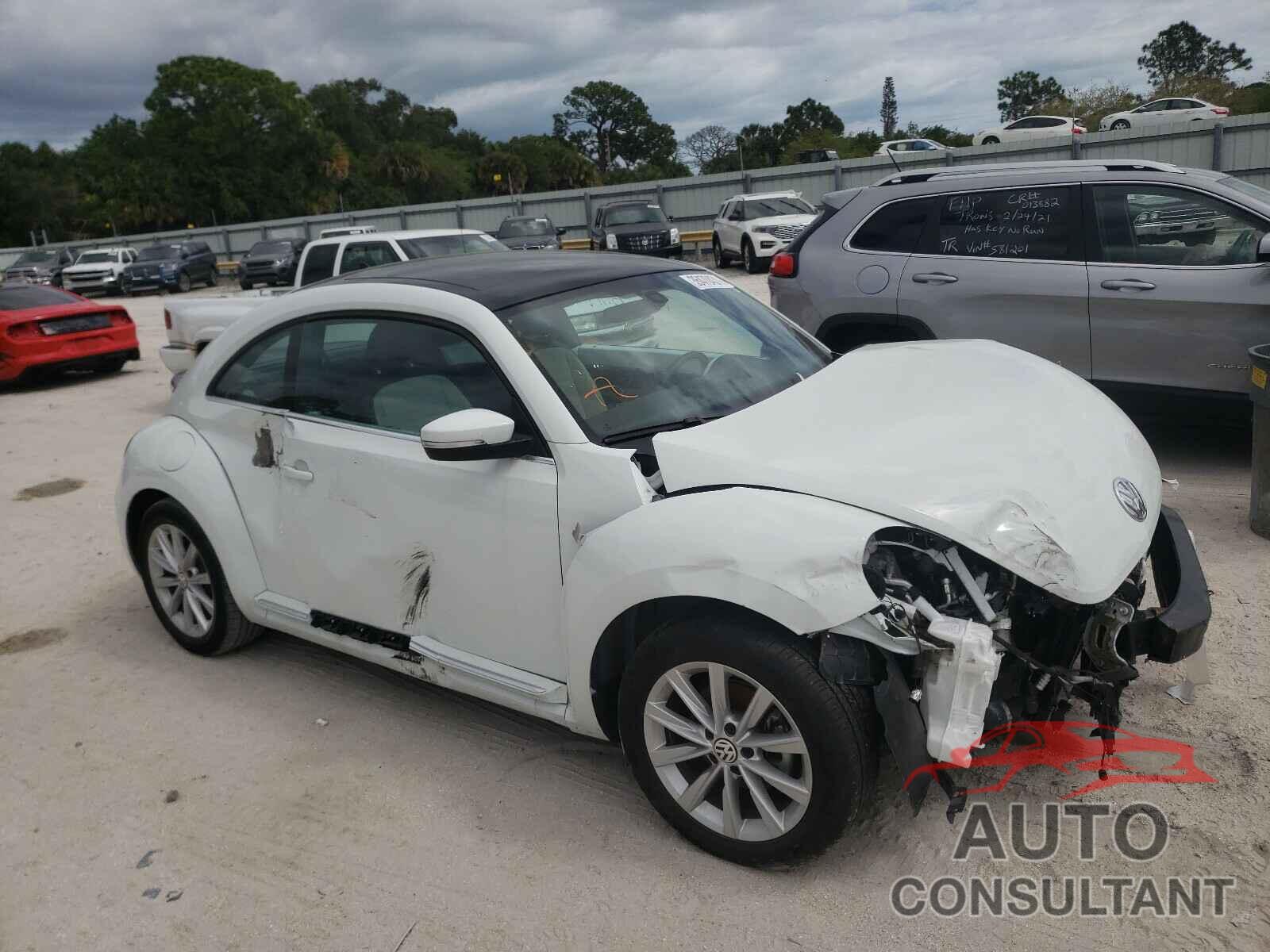 VOLKSWAGEN BEETLE 2018 - 3VWJD7AT8JM714447