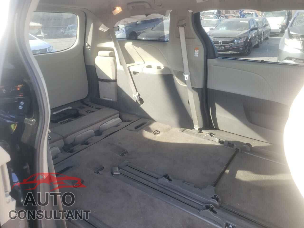 TOYOTA SIENNA 2017 - 5TDKZ3DC9HS852182