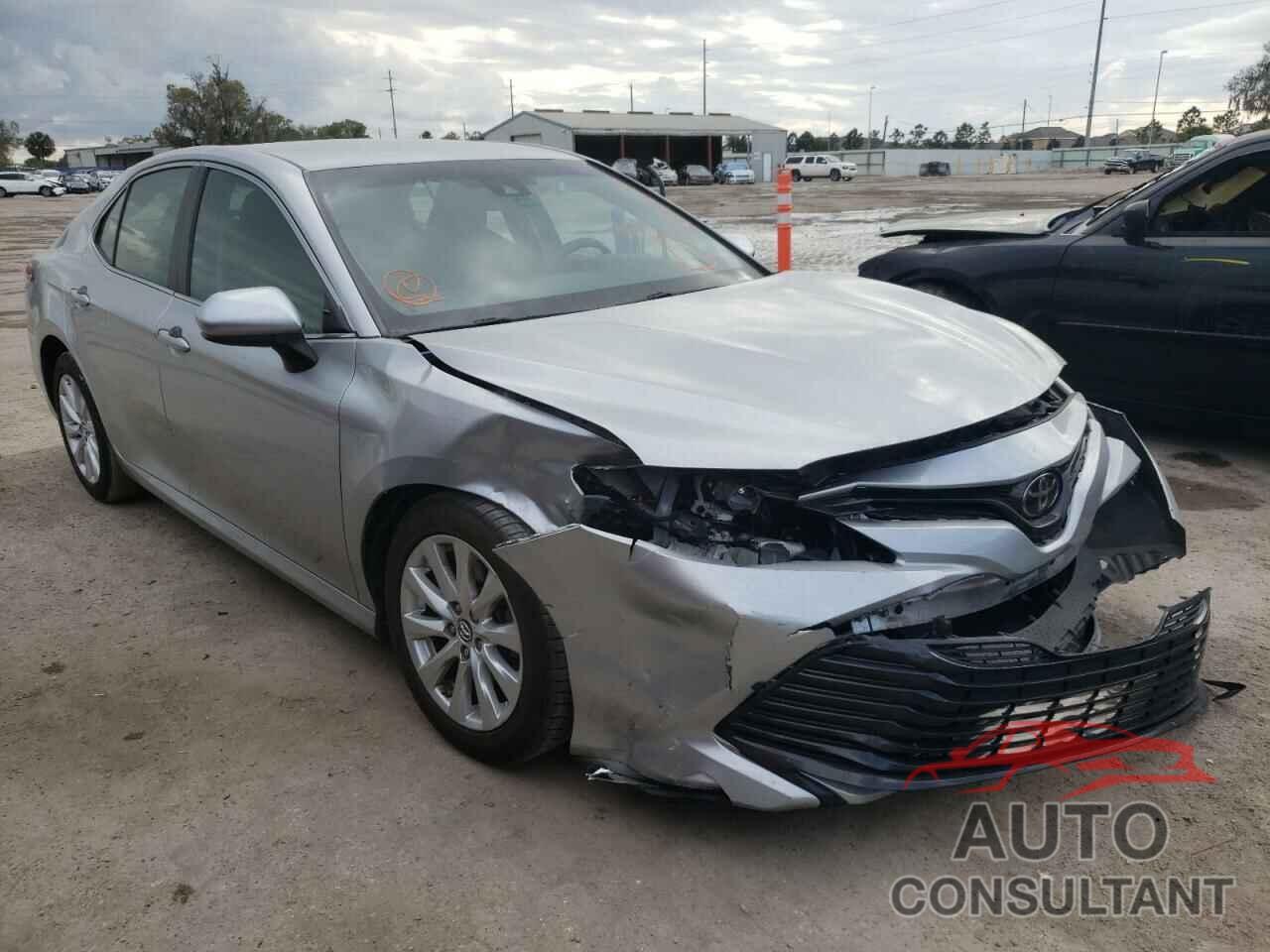 TOYOTA CAMRY 2018 - 4T1B11HK8JU004577