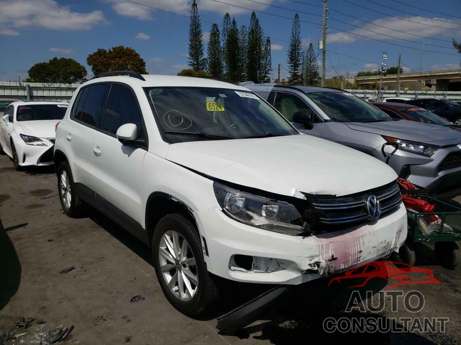 VOLKSWAGEN TIGUAN 2017 - WVGAV7AX9HK051146
