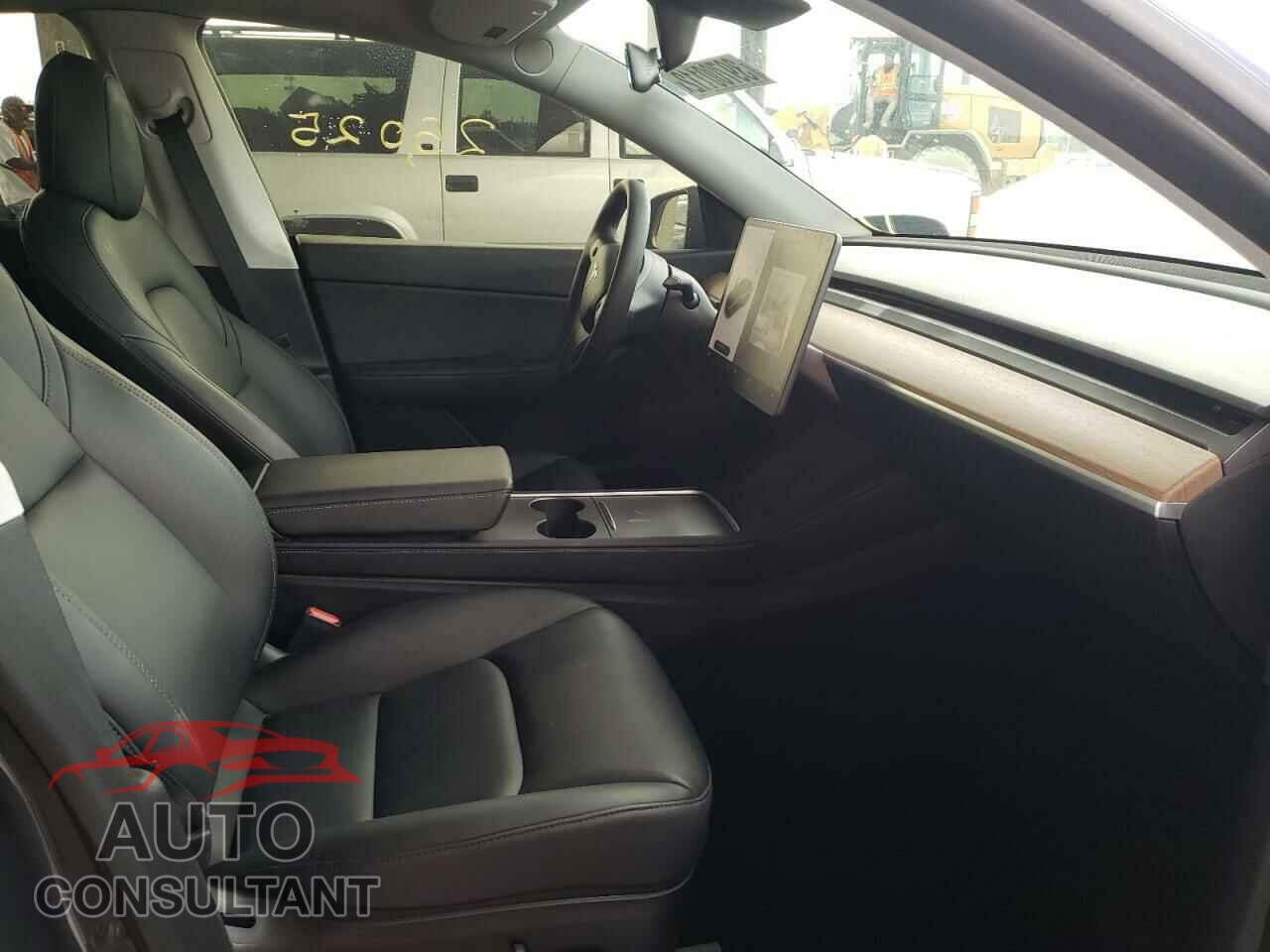 TESLA MODEL Y 2021 - 5YJYGDEE1MF175262