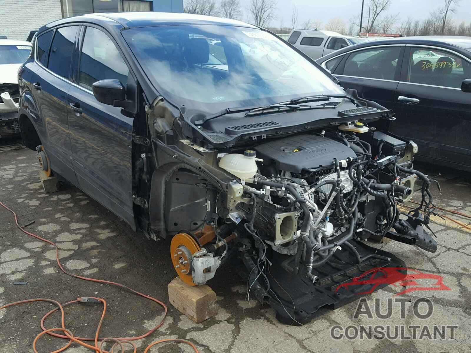 FORD ESCAPE 2017 - 1FMCU0GD5HUD38357