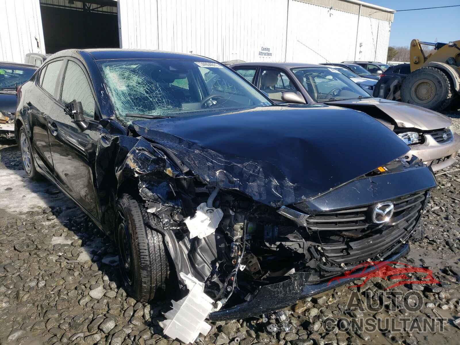 MAZDA 3 2018 - 3MZBN1U71JM274200