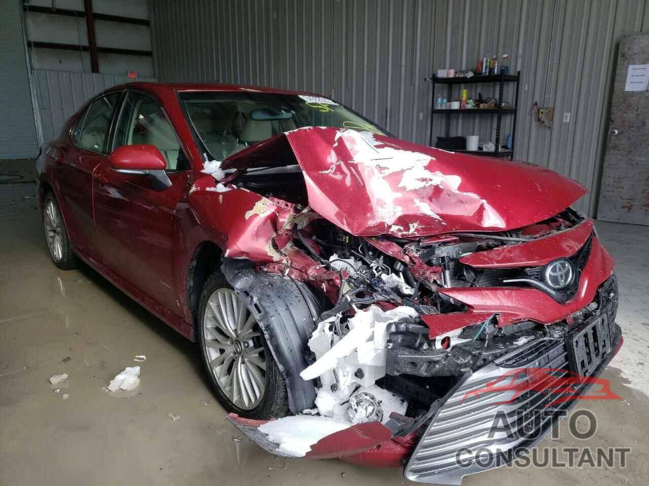 TOYOTA CAMRY 2018 - 4T1B11HK4JU523240
