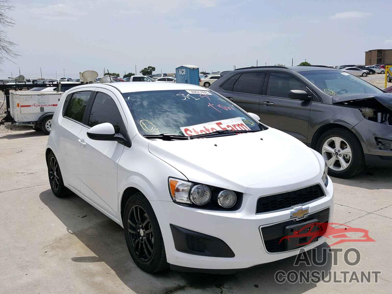 CHEVROLET SONIC 2015 - 1G1JC6SB4F4151267