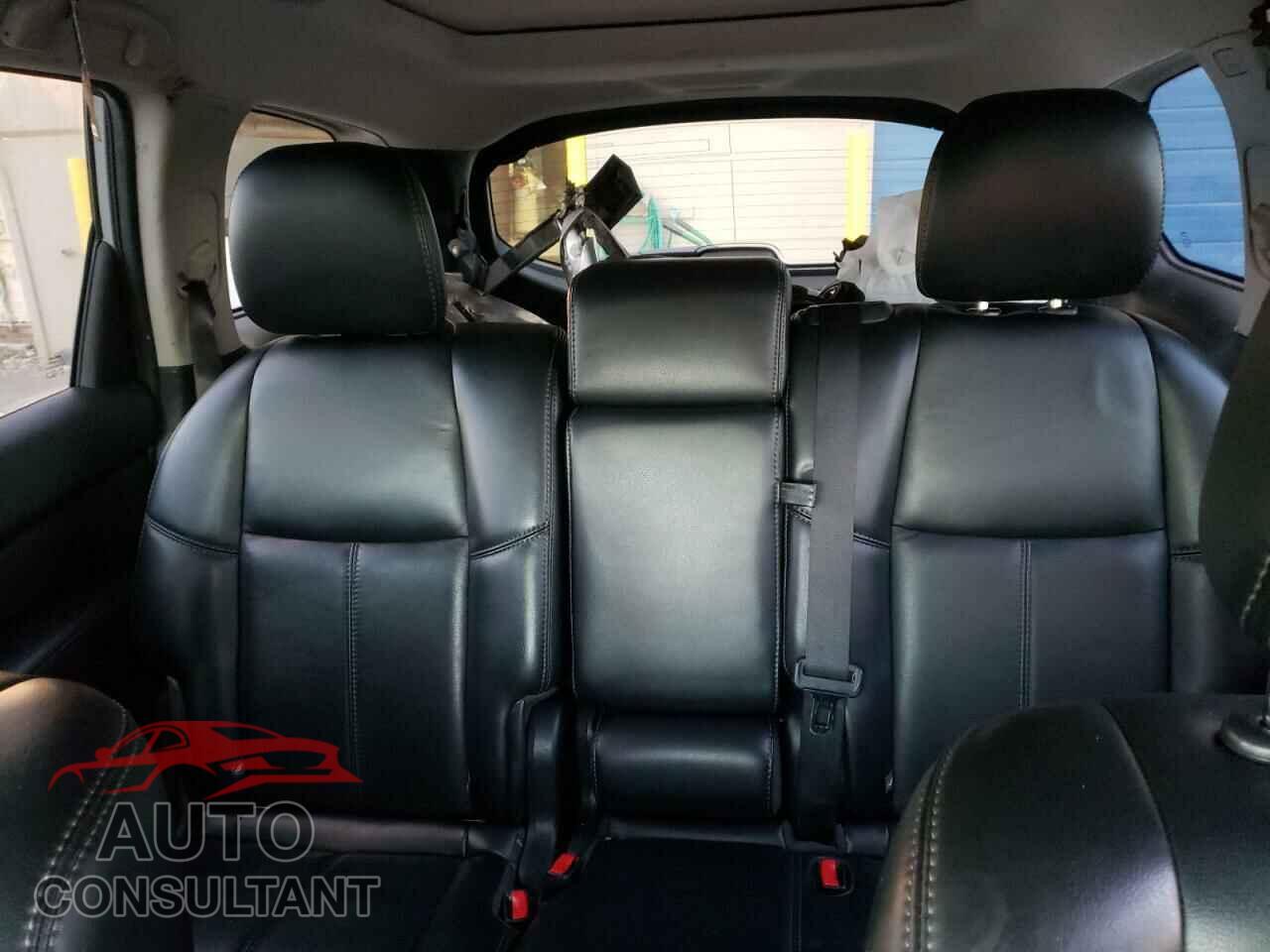 NISSAN PATHFINDER 2017 - 5N1DR2MM7HC611116