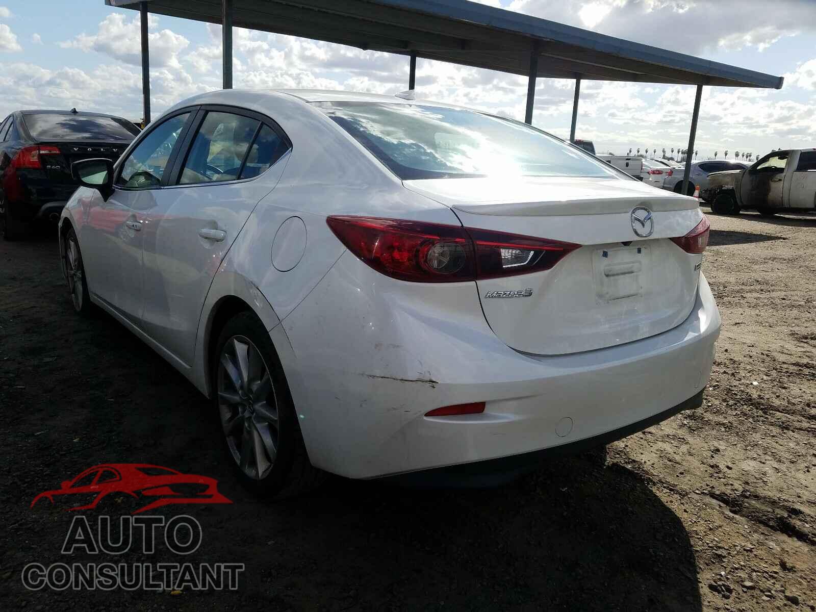 MAZDA 3 2017 - 3MZBN1V7XHM118634