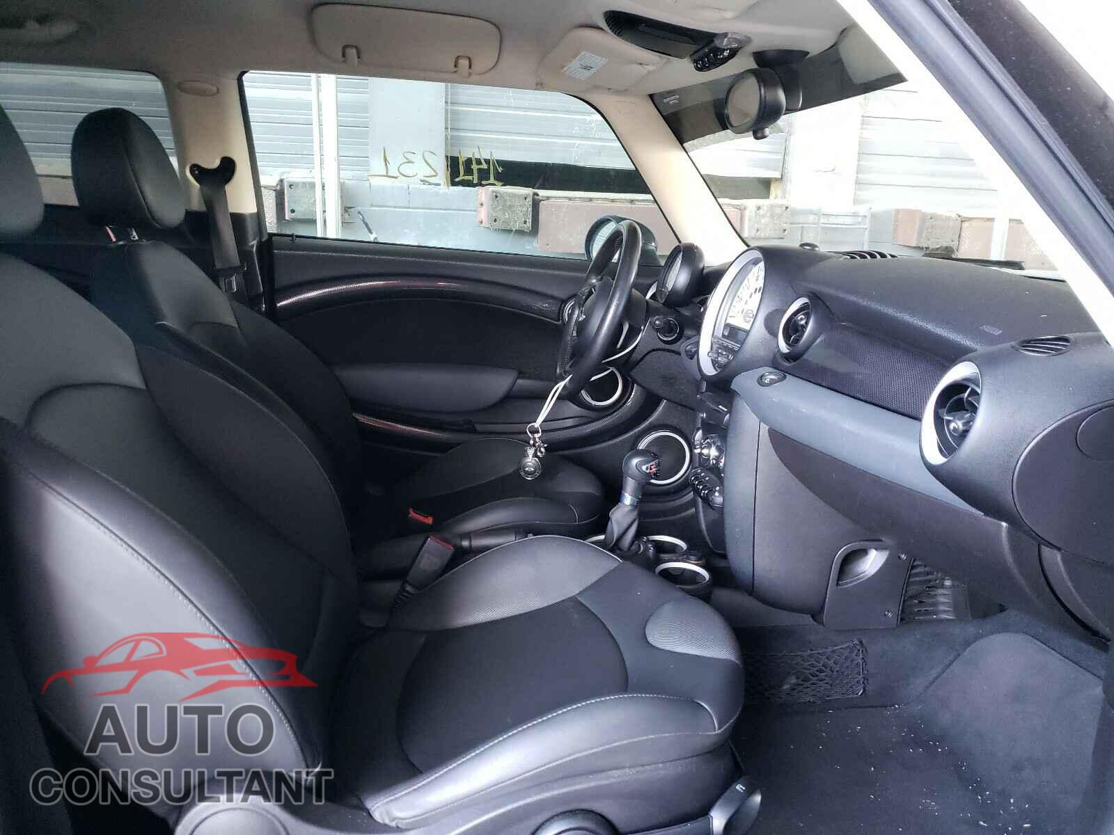 MINI COOPER 2011 - WMWSV3C53BTY13852