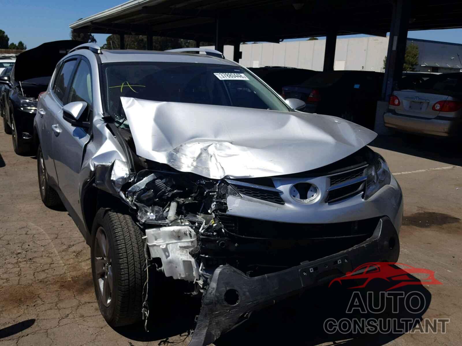 TOYOTA RAV4 XLE 2015 - JTMWFREV1FD078127