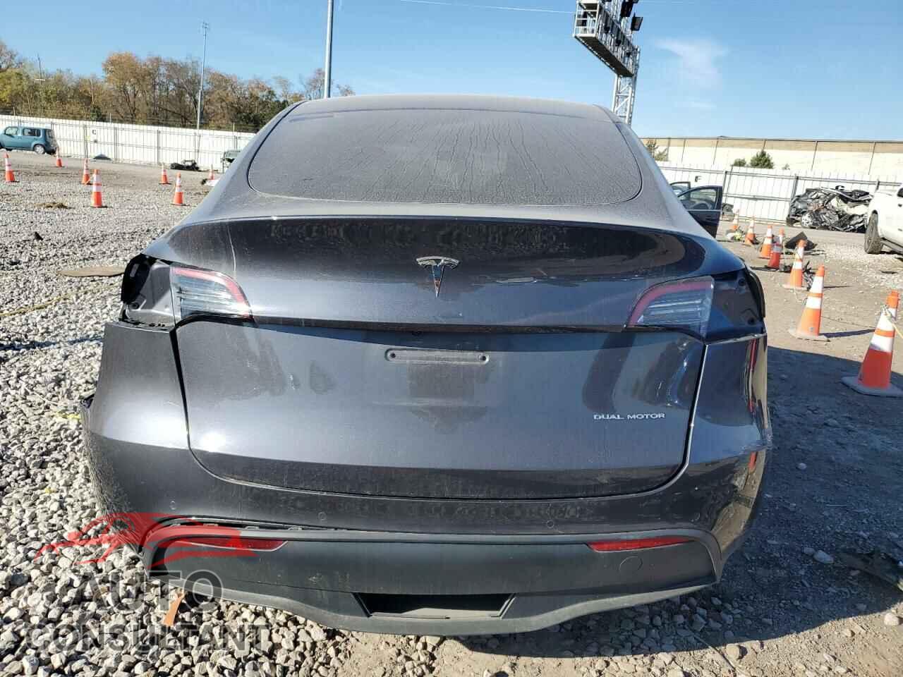 TESLA MODEL Y 2021 - 5YJYGAEE1MF283475