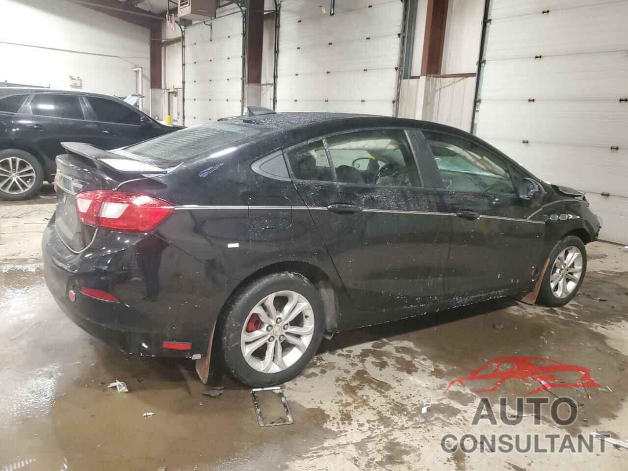 CHEVROLET CRUZE 2019 - 1G1BC5SMXK7109288