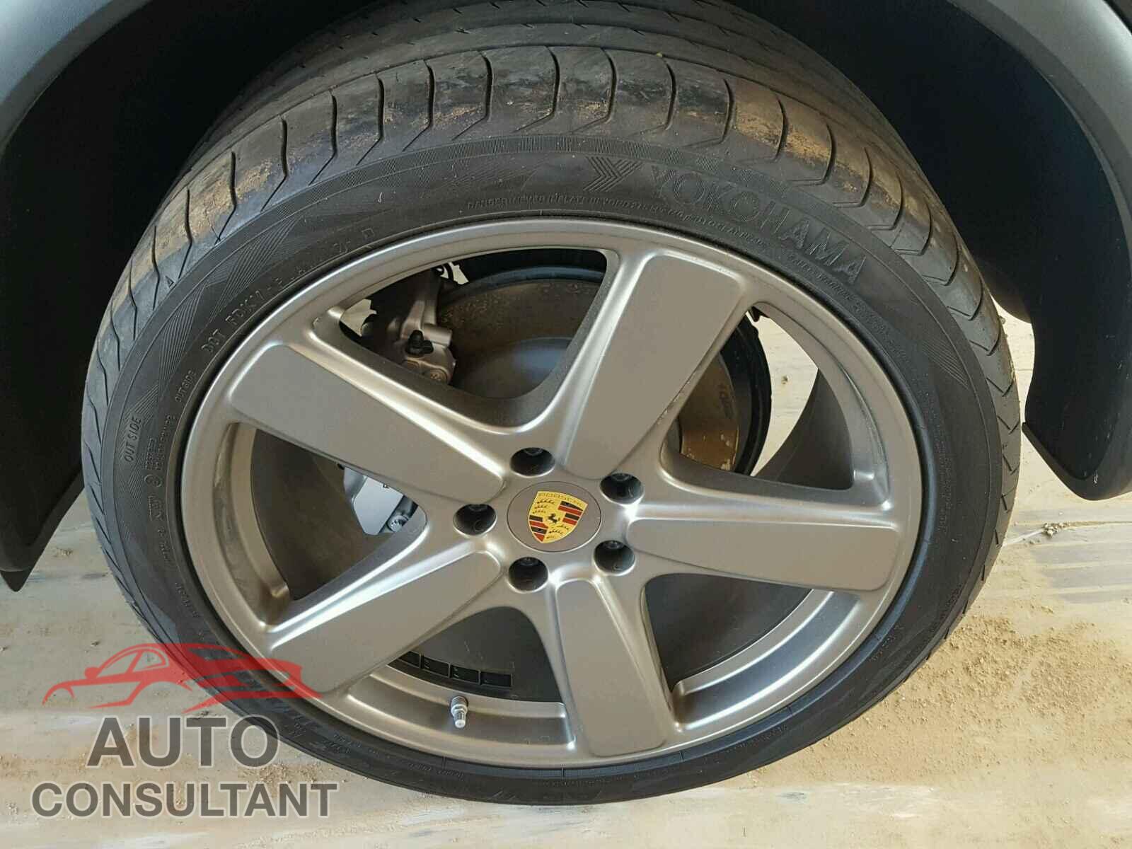 PORSCHE CAYENNE 2018 - WP1AB2A24JLA60677