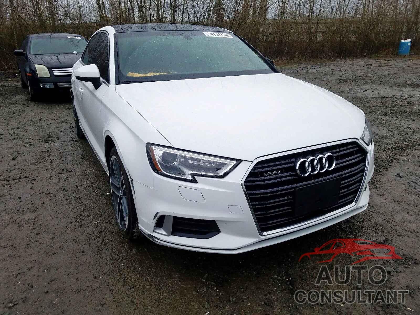 AUDI A3 2019 - WAUBEGFF6KA083233