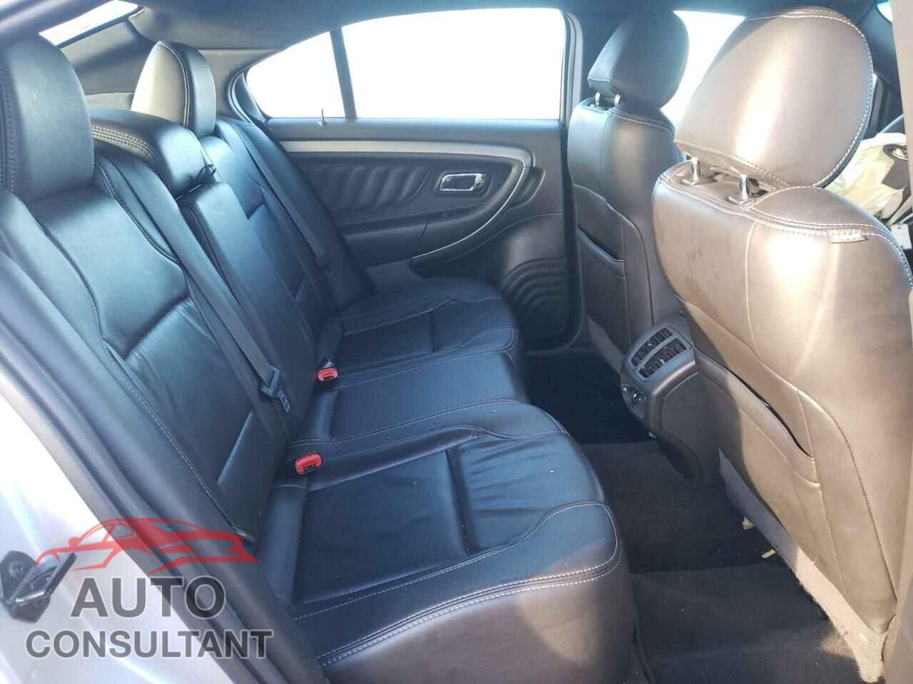 FORD TAURUS 2018 - 1FAHP2E83JG136713