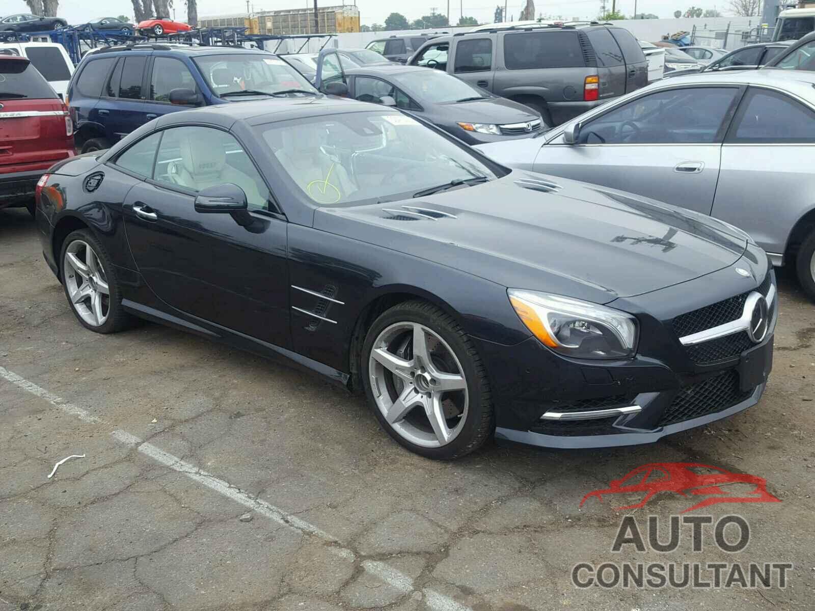 MERCEDES-BENZ SL550 2015 - 3N1CP5BV5LL574411