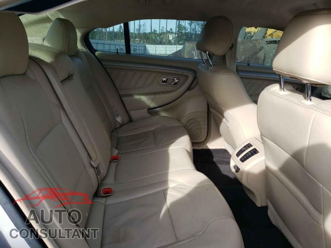 FORD TAURUS 2017 - 1FAHP2E82HG128547