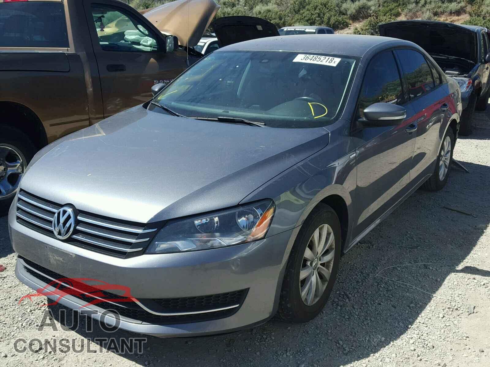 VOLKSWAGEN PASSAT 2015 - 1VWAT7A38FC029070