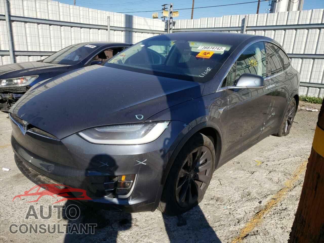TESLA MODEL X 2018 - 5YJXCAE27JF092670