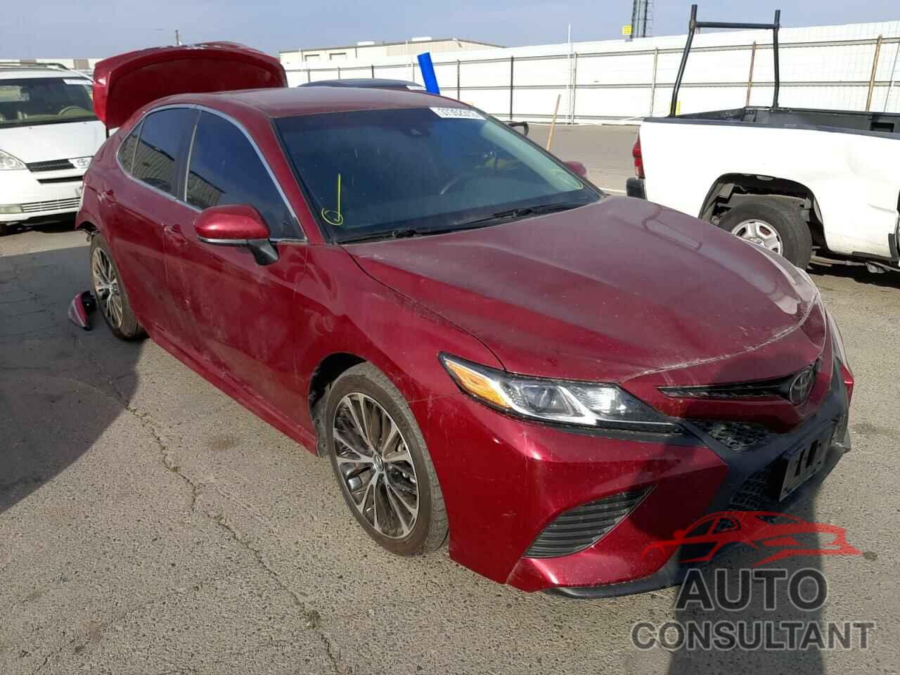 TOYOTA CAMRY 2018 - 4T1B11HK7JU652086