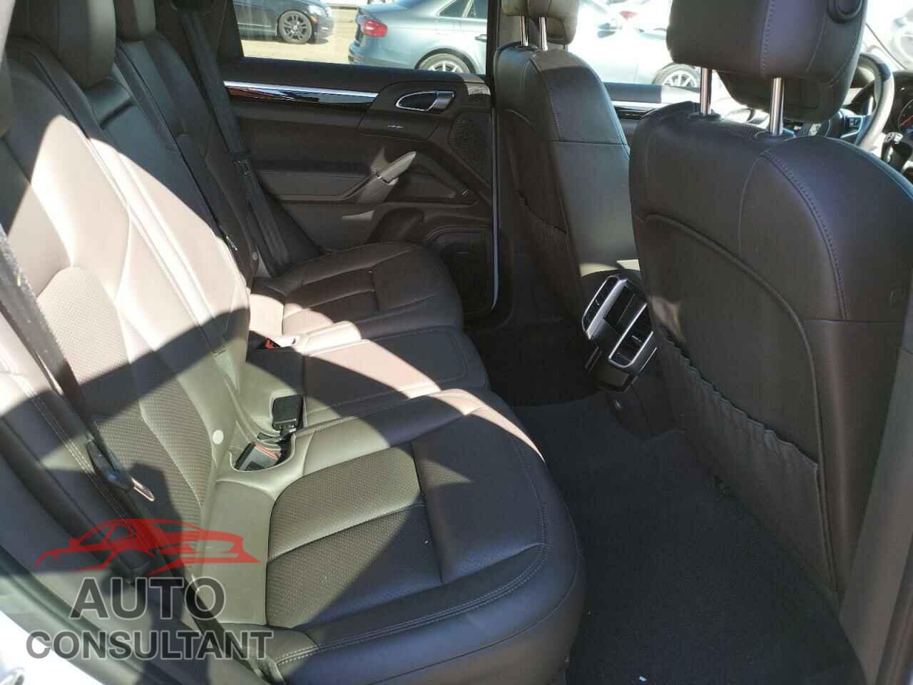 PORSCHE CAYENNE 2016 - WP1AA2A2XGKA10674
