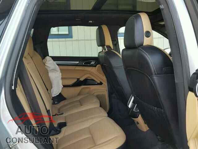 PORSCHE CAYENNE 2016 - WP1AA2A28GKA13170