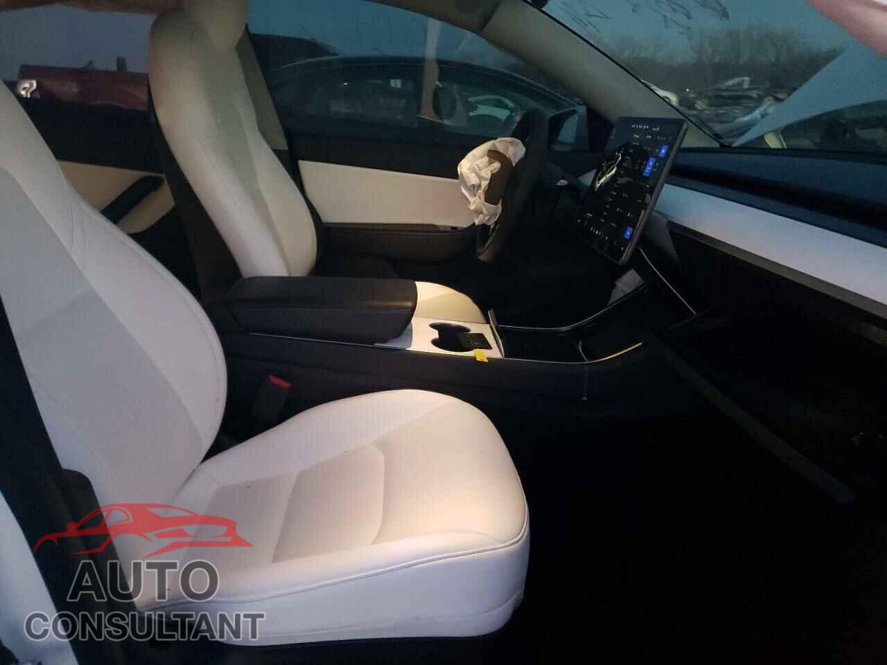 TESLA MODEL Y 2020 - 5YJYGDEE3LF030948