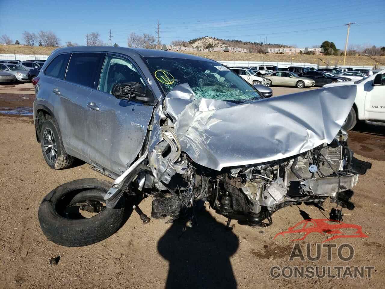 TOYOTA HIGHLANDER 2018 - 5TDBGRFH9JS043157