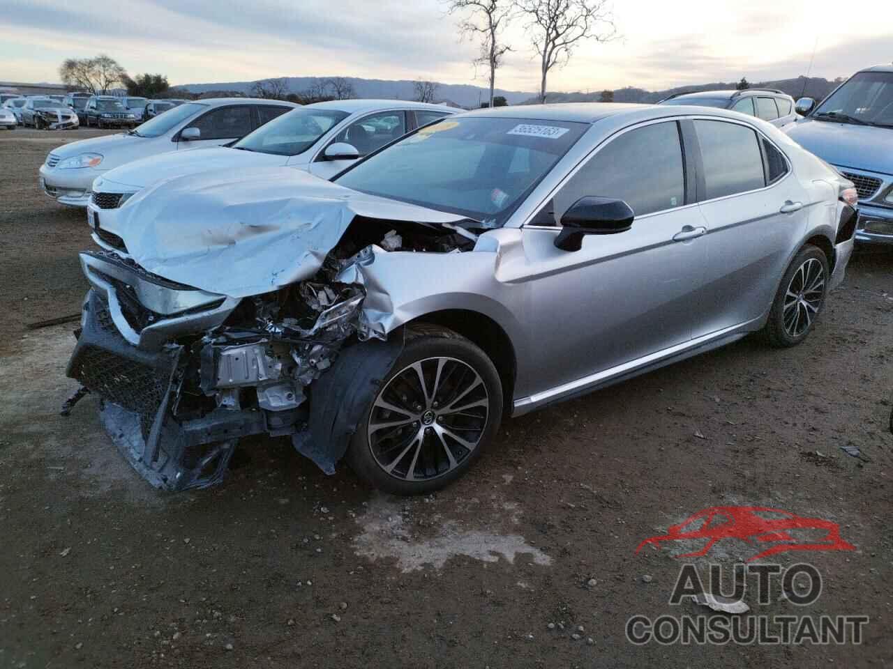 TOYOTA CAMRY 2018 - 4T1B11HK2JU128411