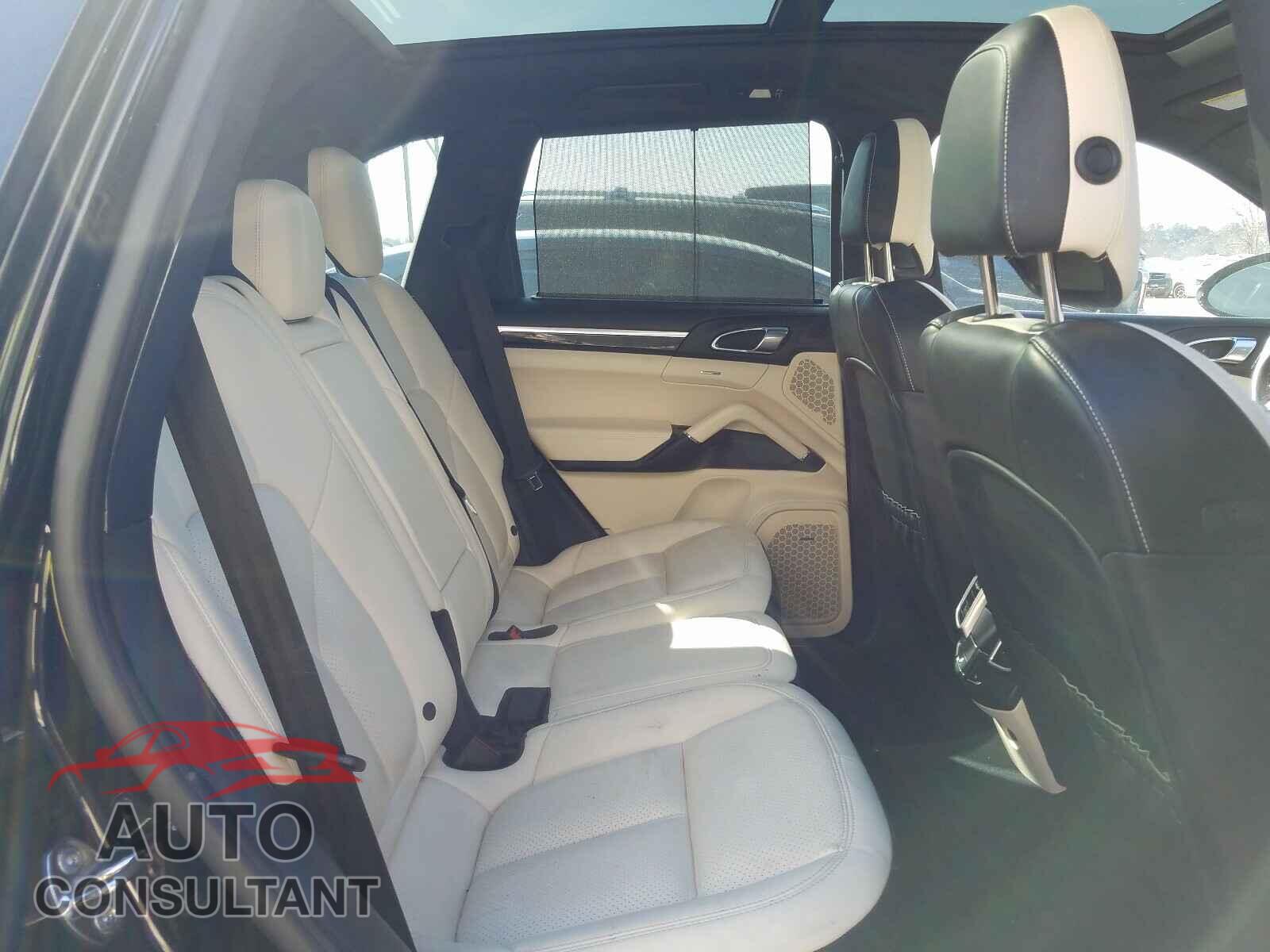PORSCHE CAYENNE 2017 - WP1AA2A29HKA87442