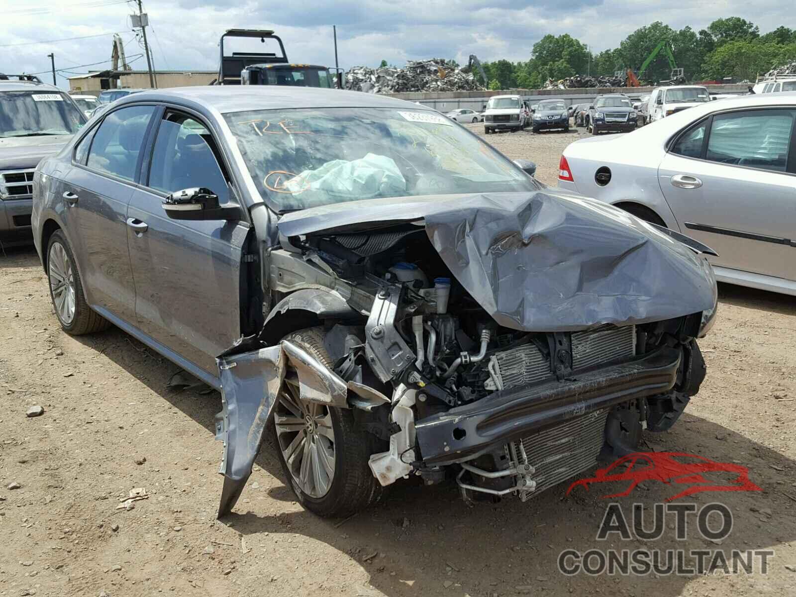 VOLKSWAGEN PASSAT 2015 - 1VWAT7A38FC007652