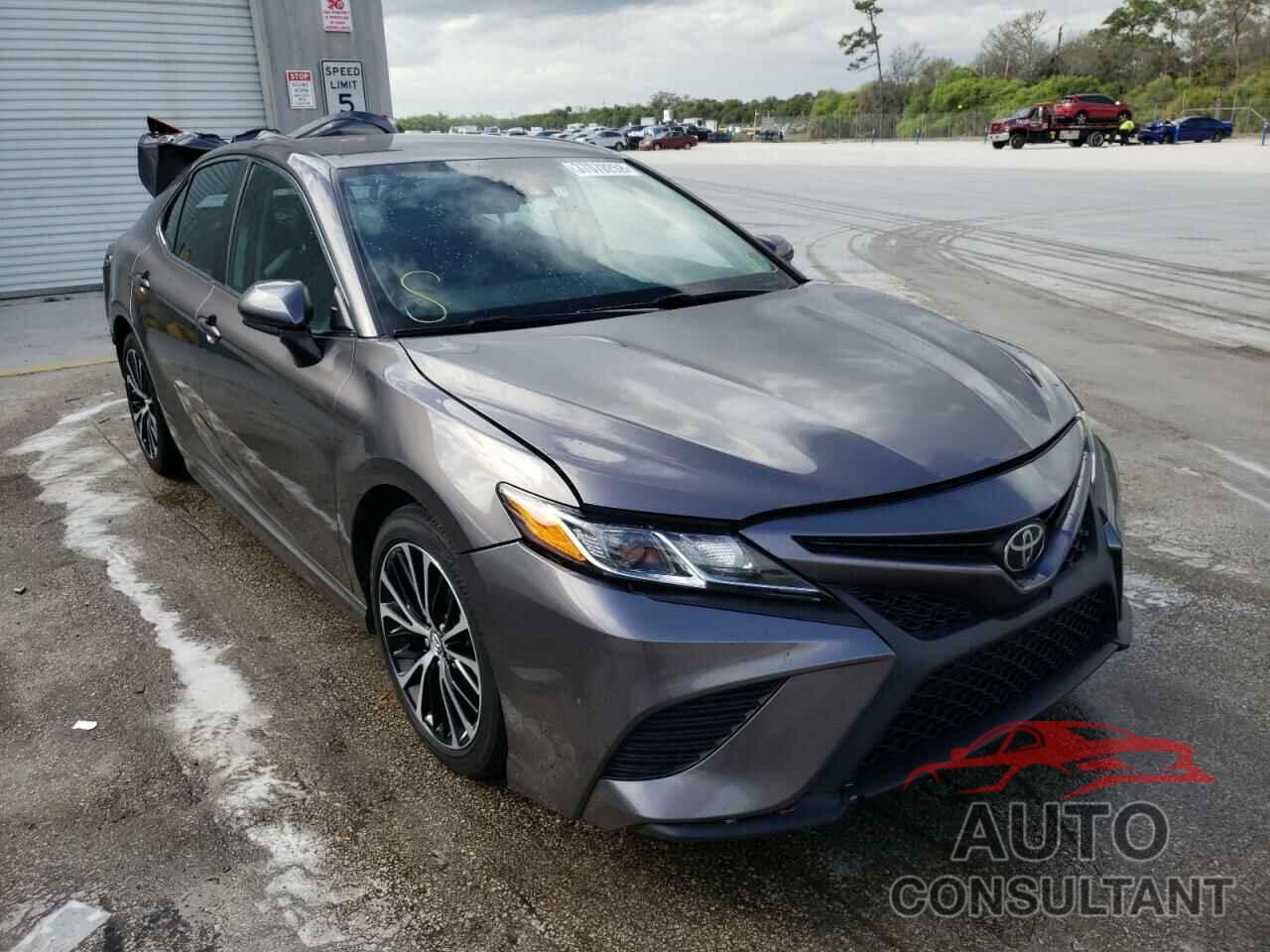 TOYOTA CAMRY 2018 - 4T1B11HK1JU007613