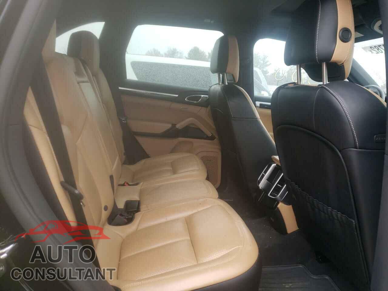 PORSCHE CAYENNE 2018 - WP1AA2A23JKA03766