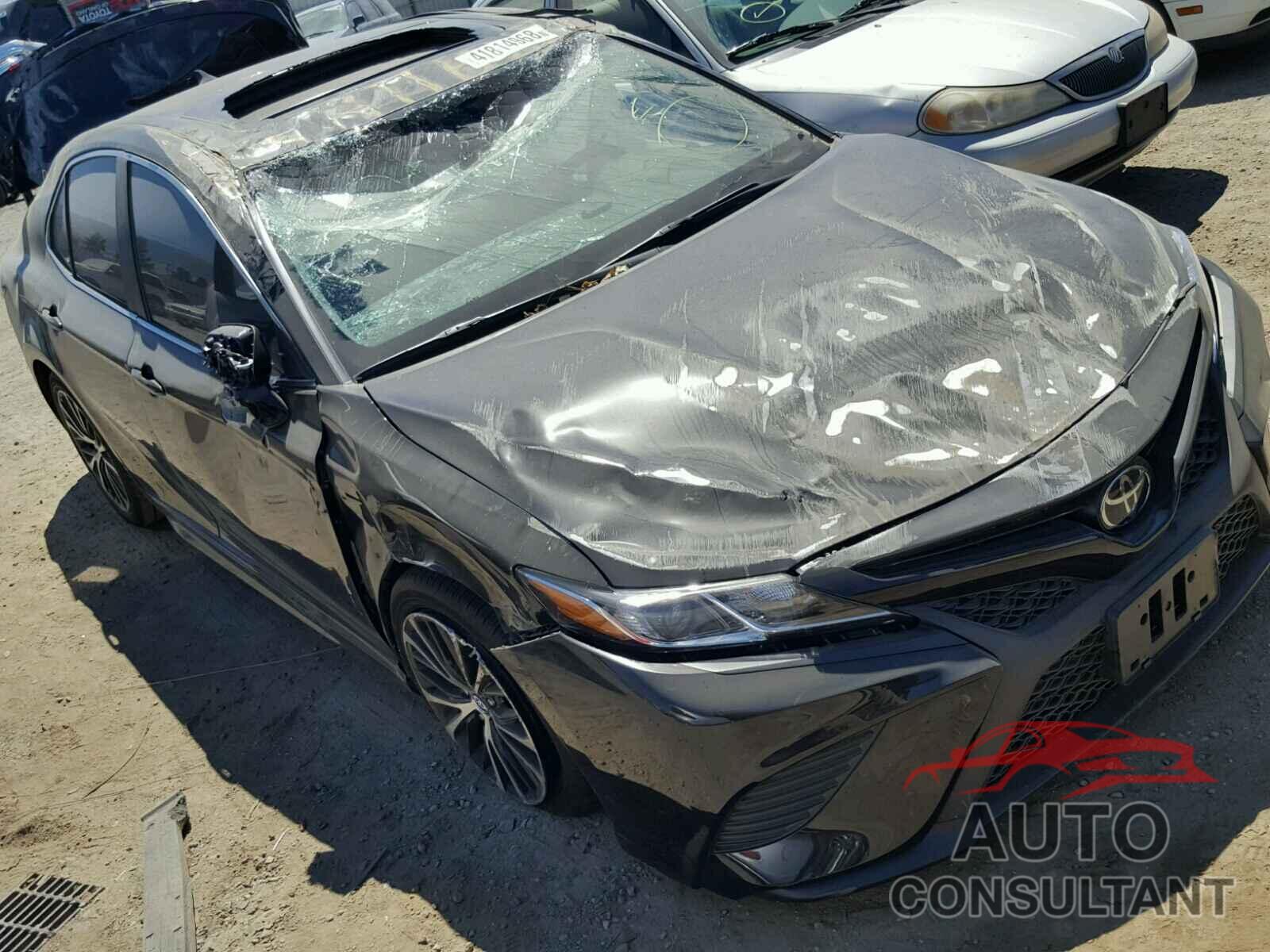 TOYOTA CAMRY 2018 - 4T1B11HK7JU111510