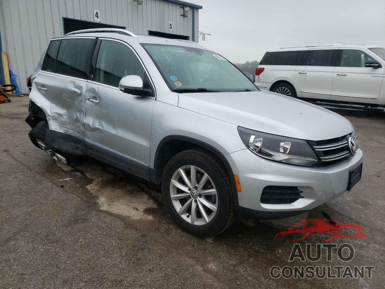 VOLKSWAGEN TIGUAN 2017 - WVGSV7AX5HK021145