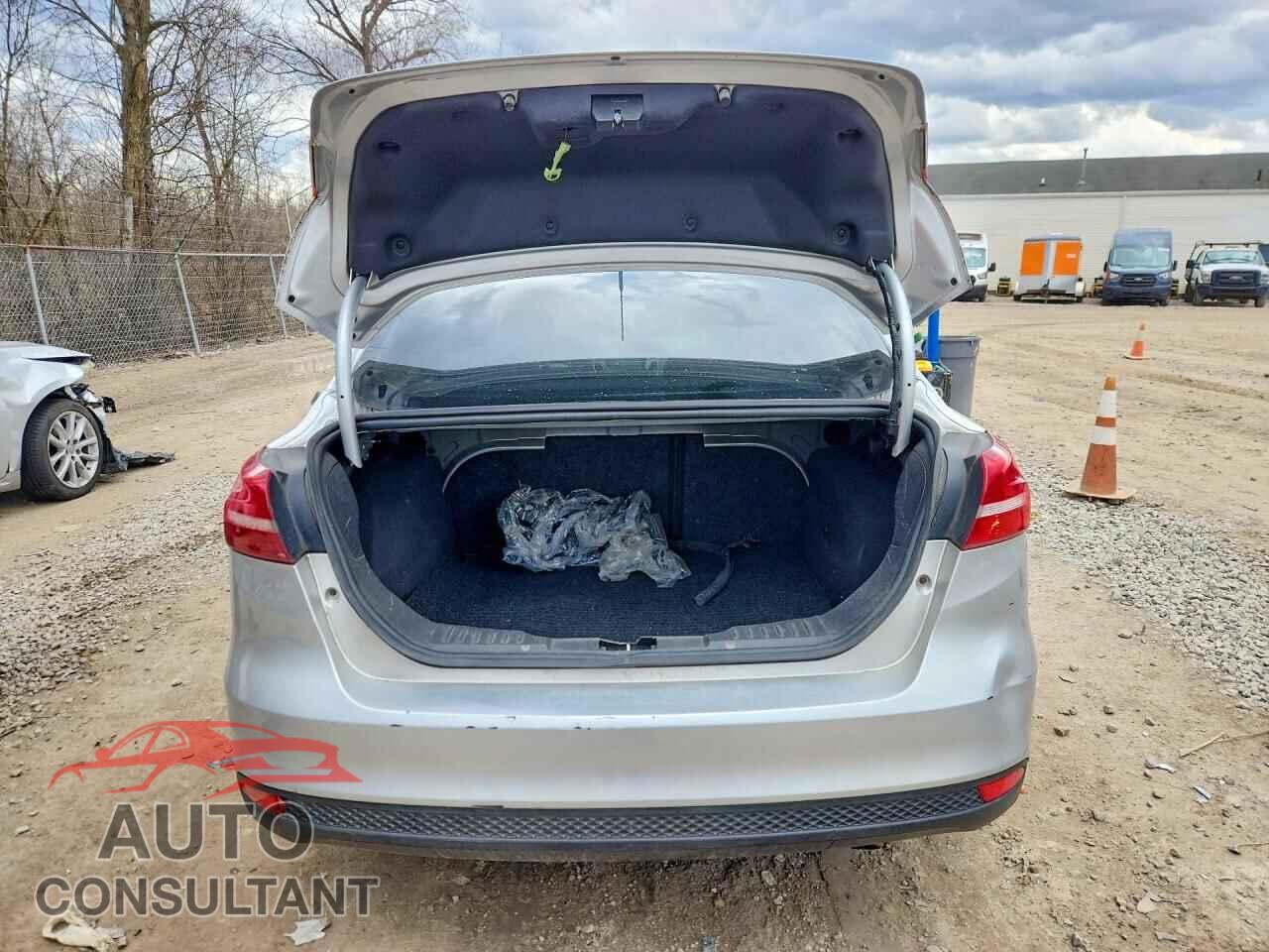 FORD FOCUS 2015 - 1FADP3F20FL276876